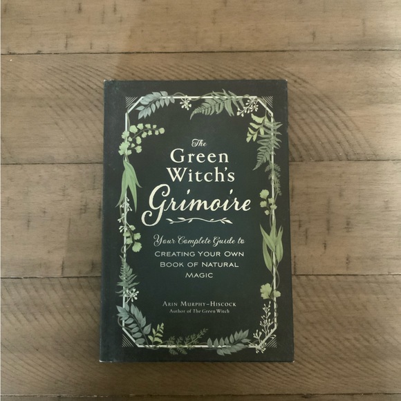 The Green Witch's Grimoire by Arin Murphy-Hiscock Hard Cover Witchcraft Book - Picture 5 of 6